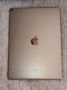 iPad Pro 2nd Gen 2017 64 GB gold opened box bundle w/ case/stylus/keyboard